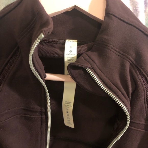 Lululemon Define Jacket Wing Mesh in Black Cherry - Picture 7 of 9